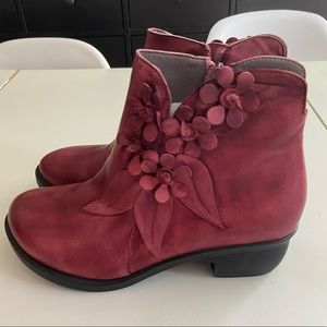 SOCOFY Handmade leather ankle boots brand new.